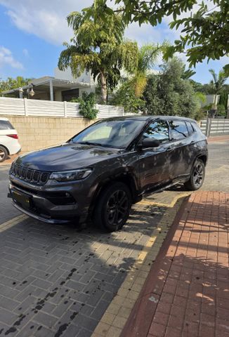 מודעת רכב ג'יפ קומפאס