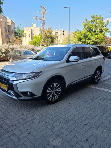 מיצובישי אאוטלנדר