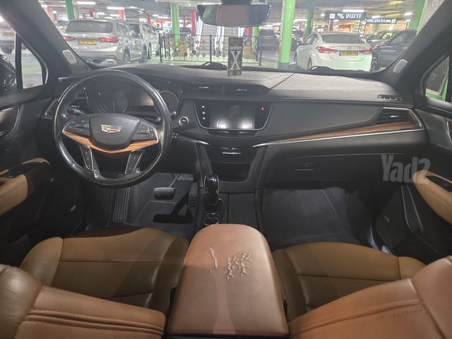 קאדילק XT5