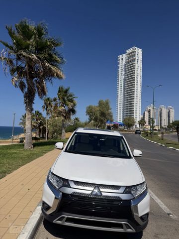 מיצובישי אאוטלנדר
