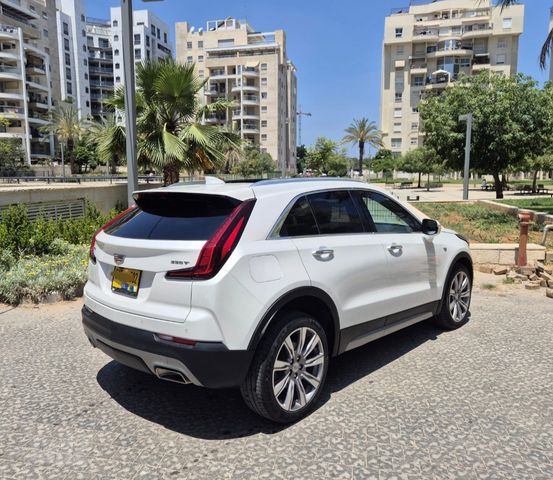 מודעת רכב קאדילק XT4 1