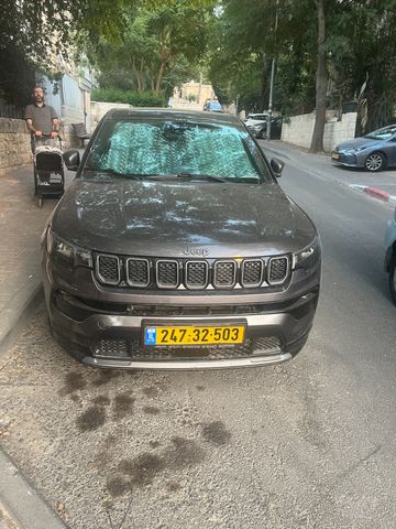 מודעת רכב ג'יפ קומפאס
