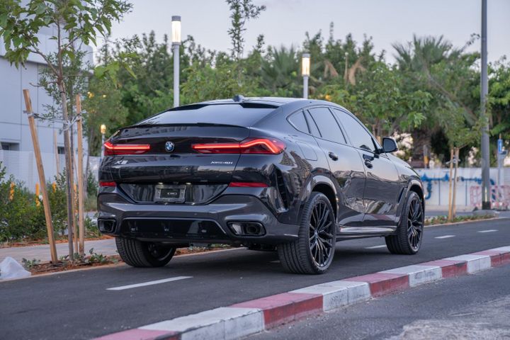 ב מ וו X6