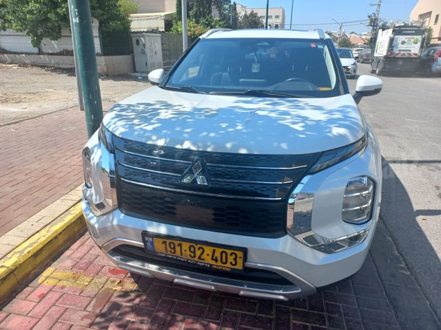 מיצובישי אאוטלנדר