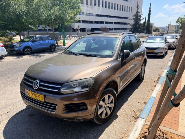 מודעת רכב פולקסווגן טוארג