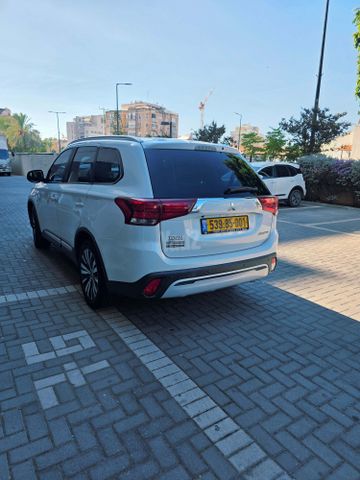 מיצובישי אאוטלנדר