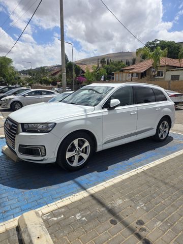 מודעת רכב אאודי Q7