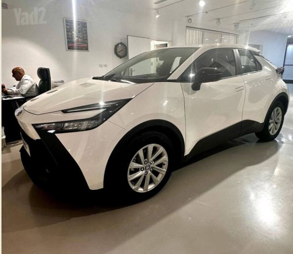 מודעת רכב טויוטה C-HR