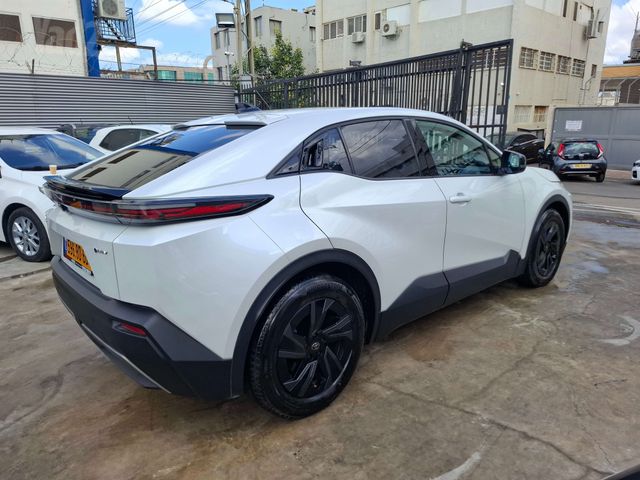 טויוטה C-HR+