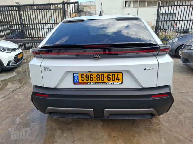 טויוטה C-HR+