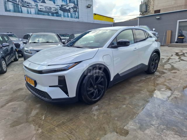 טויוטה C-HR+