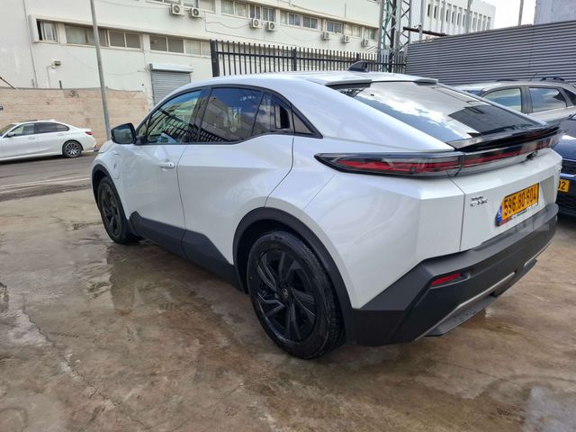 טויוטה C-HR+