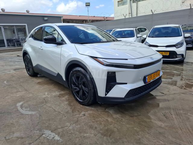 טויוטה C-HR+