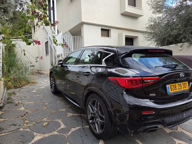 אינפיניטי Q30