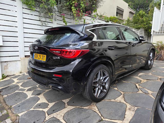 אינפיניטי Q30