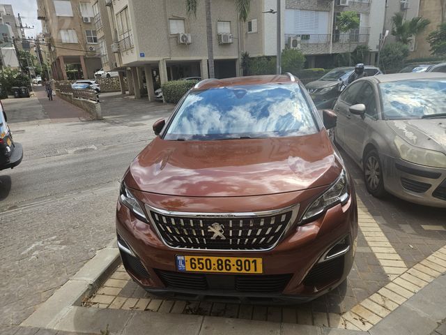 פיג'ו 3008