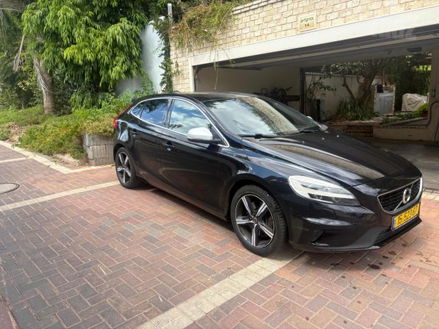 וולוו V40