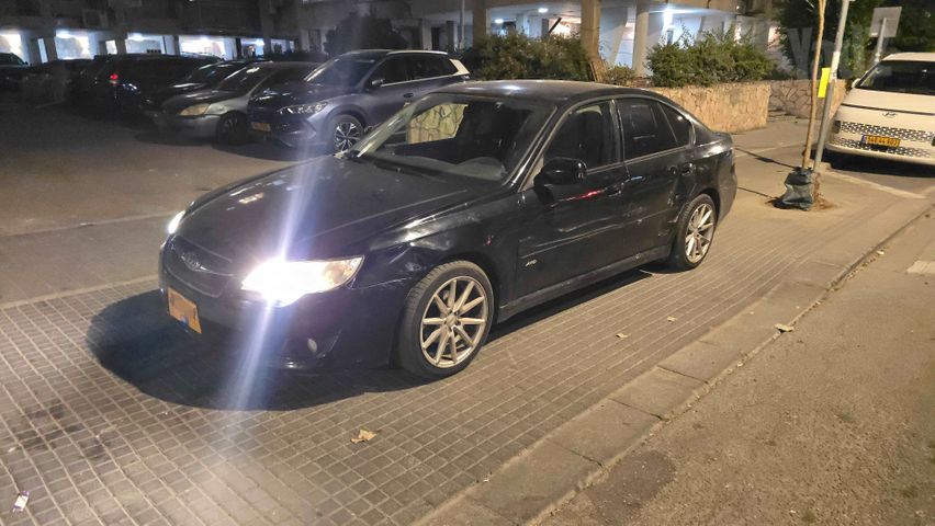 סובארו B4/לגאסי