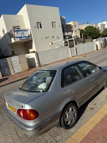 טויוטה קורולה