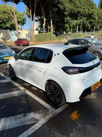 פיג'ו 208