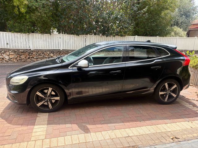 וולוו V40