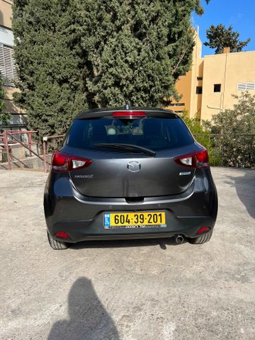 מודעת רכב מאזדה 2