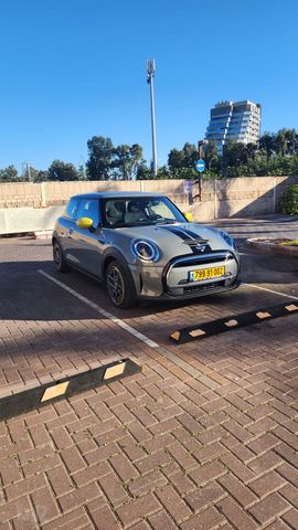 מודעת רכב מיני קופר SE (חשמלית)