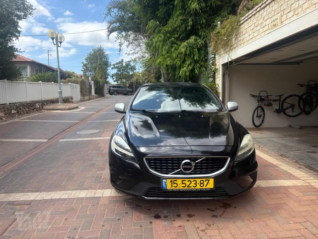 וולוו V40