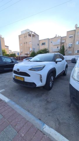 מודעת רכב טויוטה יאריס קרוס