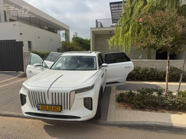 מודעת רכב הונגצ'י E-HS9