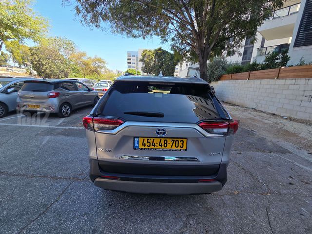 טויוטה RAV4