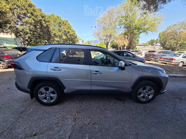 טויוטה RAV4