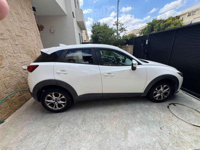 מודעת רכב מאזדה CX-3
