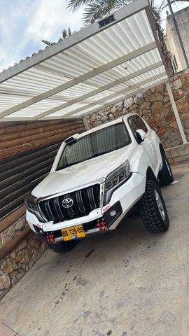 טויוטה לנד קרוזר