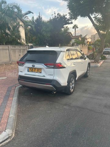 טויוטה RAV4