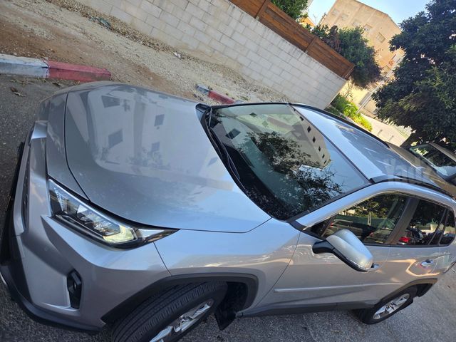 טויוטה RAV4