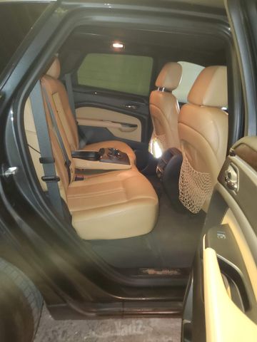 קאדילק SRX