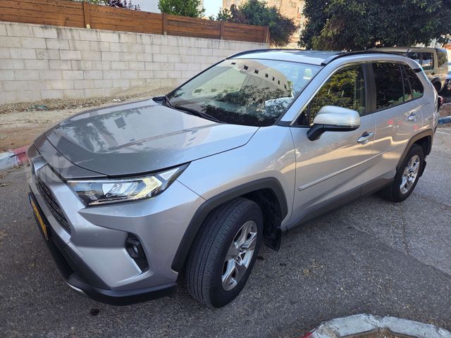 טויוטה RAV4