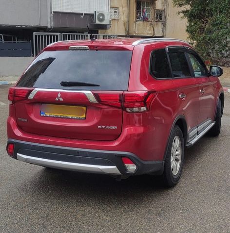 מיצובישי אאוטלנדר