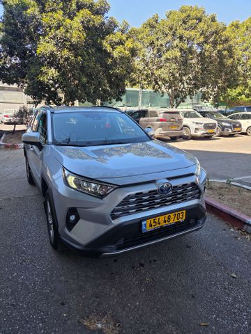 טויוטה RAV4