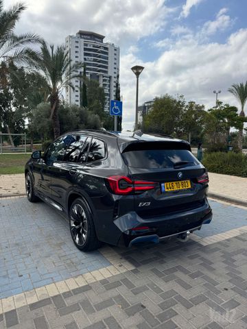 ב מ וו iX3