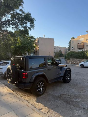 מודעת רכב ג'יפ רנגלר