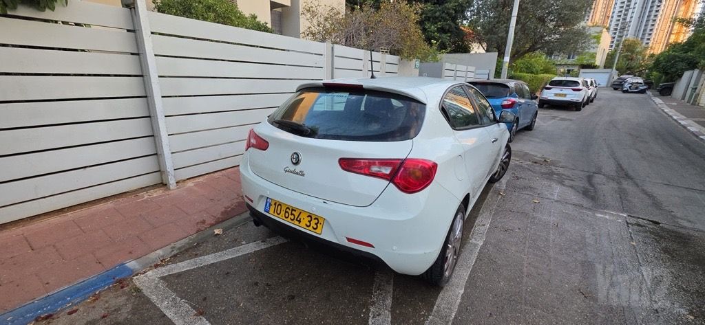 אלפא רומיאו ג'ולייטה