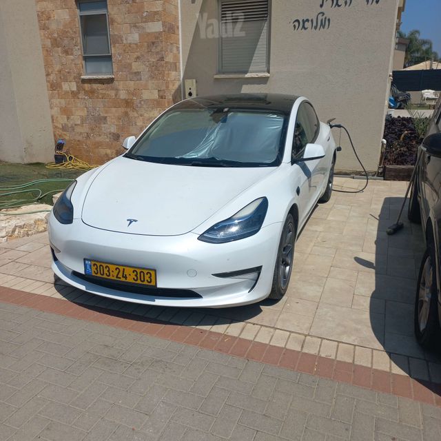 מודעת רכב טסלה מודל 3