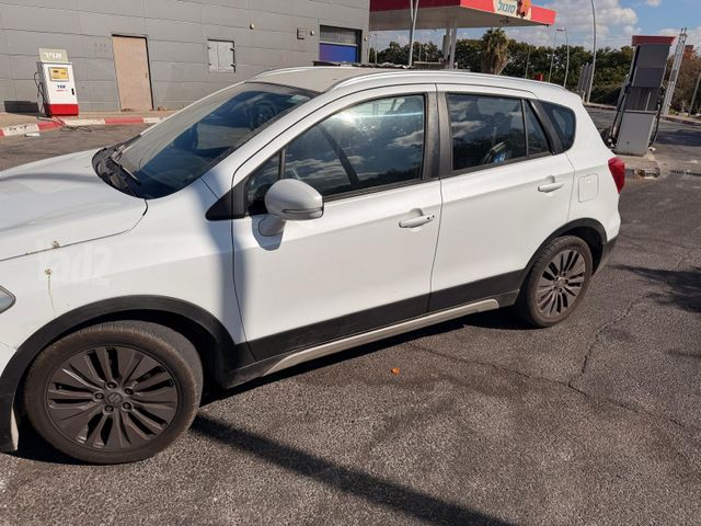 קרוסאובר GLX אוט׳ 1.6 (120 כ״ס)