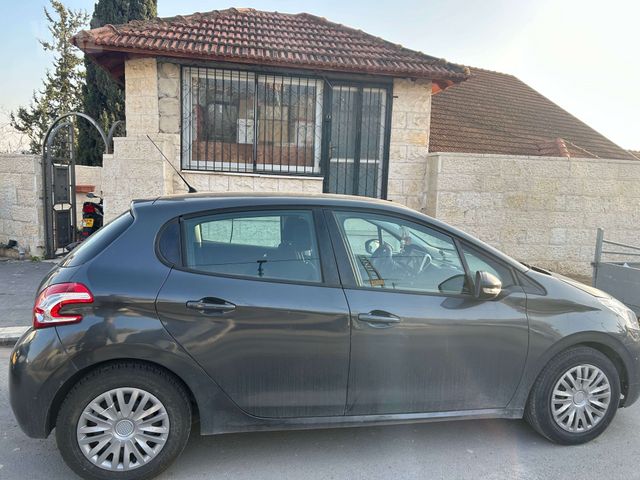 פיג'ו 208