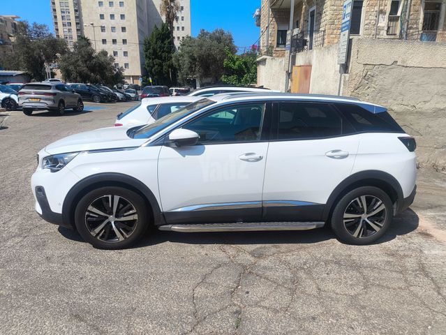פיג'ו 3008