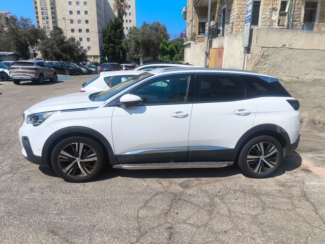 פיג'ו 3008
