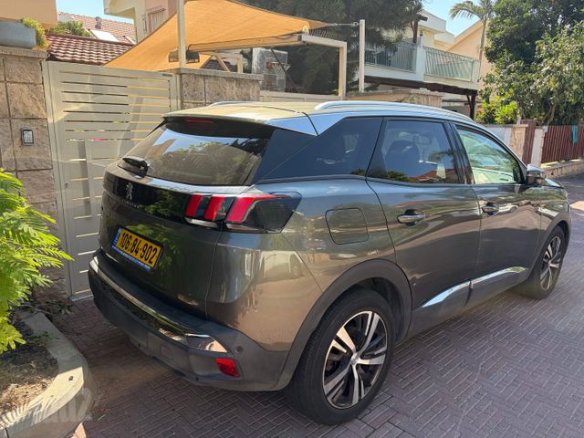 פיג'ו 3008