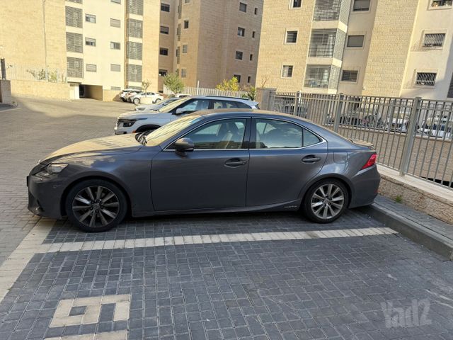 IS Premium 300h היברידי אוט׳ 2.5 (181 כ״ס) [2013-2021]
